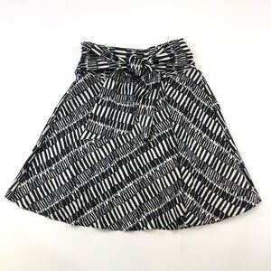 Club Monaco silk geometric skirt Size 6 Aline skirt Size 6 tie waist black white